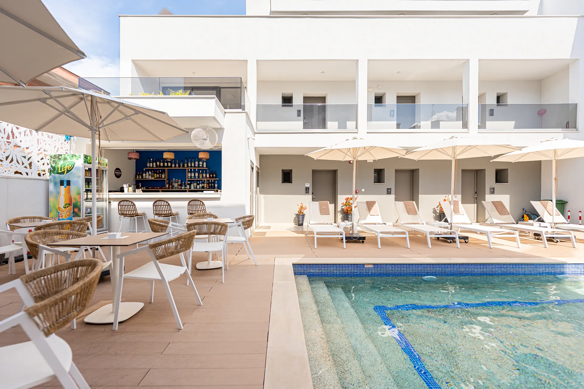 Tiara Holidays - Elegant Maltepe -bar and pool